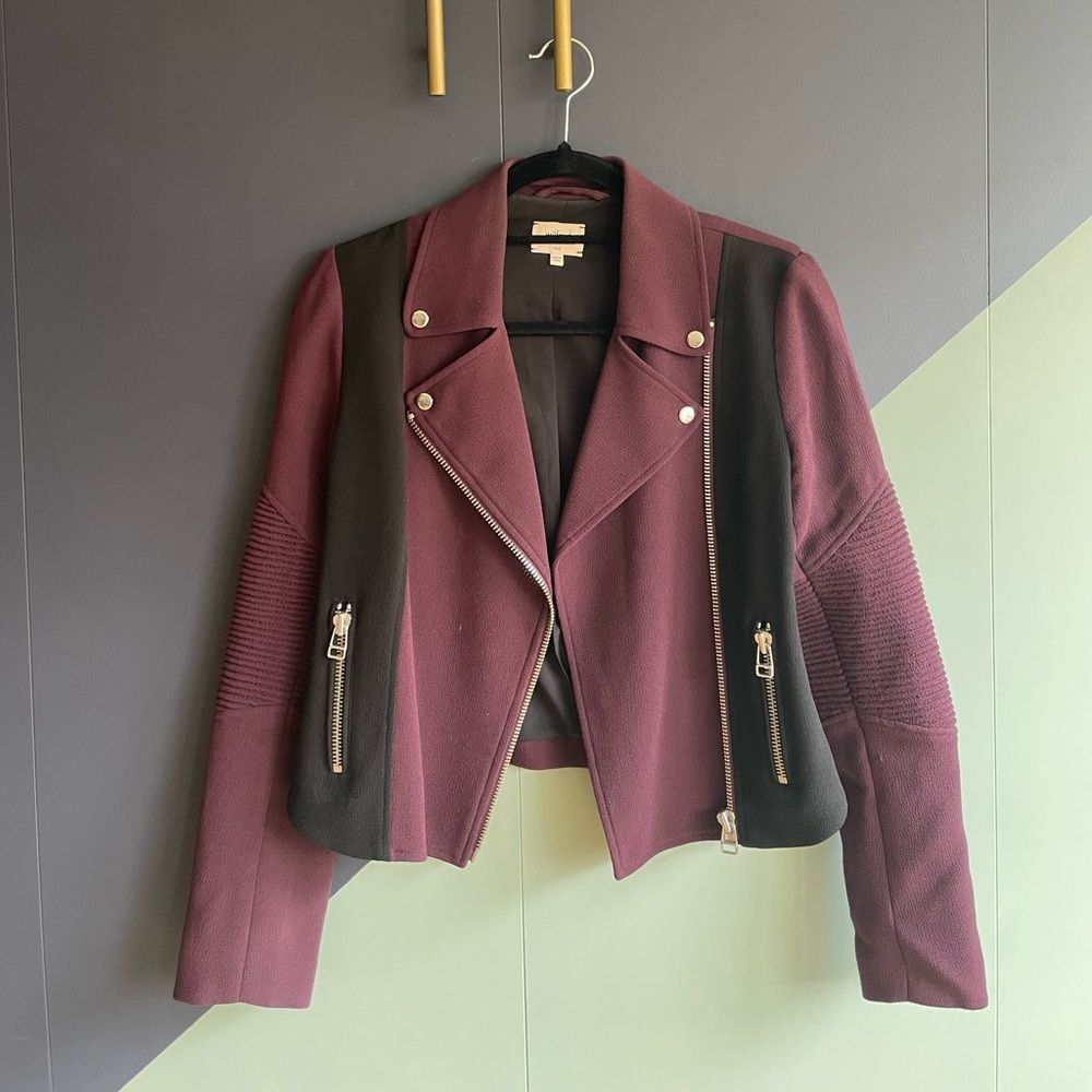 Wilfred $225 Montesson Crepe Moto Jacket Sz 2, Maroon/Black Colorblock EUC